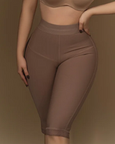 Pantalones elásticos de cintura alta que controlan el abdomen y reafirman los glúteos