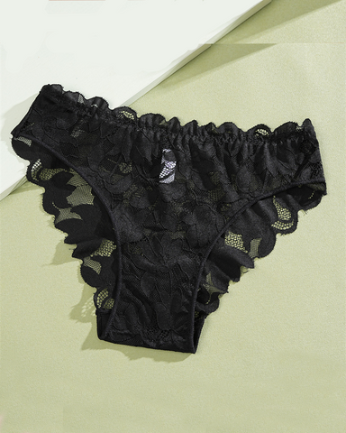 Bikini semitransparente de talle bajo con encaje que cubre los glúteos