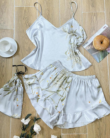 Conjunto de cinco piezas de ropa de casa para mujer: top de tirantes estampado de satén, shorts, vestido de tirantes y camisón