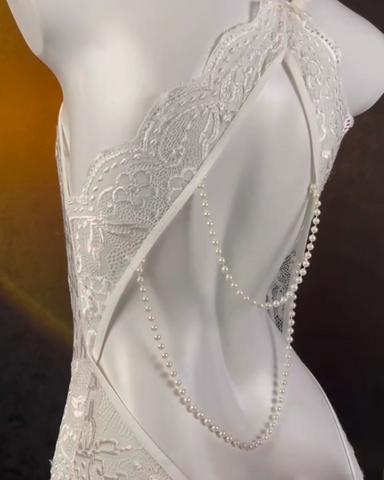 Pijama sexy de encaje con abertura en la entrepierna y espalda descubierta con perlas