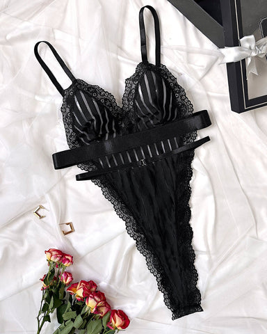 Body de lencería sexy de malla transparente con rayas y ribete de encaje y escote en V profundo