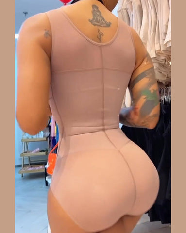 Body con cremallera y control de barriga