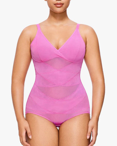 Body tipo tanga con control de abdomen y malla transparente con escote en V profundo