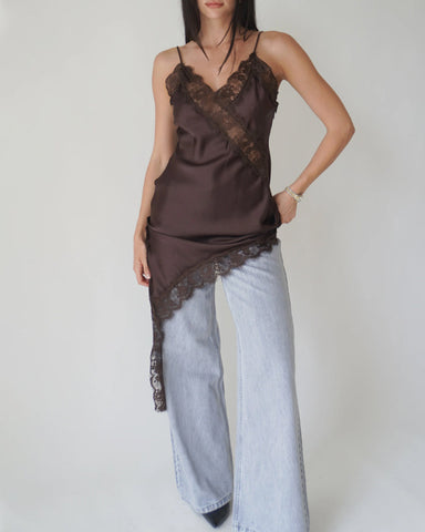 Minivestido casual asimétrico de tirantes con escote en V de seda helada y encaje