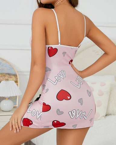 Camisón corto con abertura y estampado de letras de corazones para San Valentín